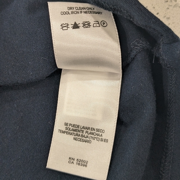 Liz Claiborne top blouse navy blue, high round neckline, sleeveless, size PM - Picture 9 of 10